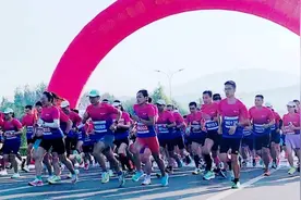 安丘：洒汗欢乐假期 “郚山半马”跑出更好自己图片
