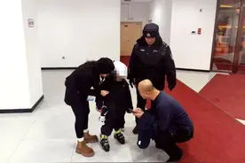 龙警故事丨小朋友说  有困难找警察 这话真不假图片