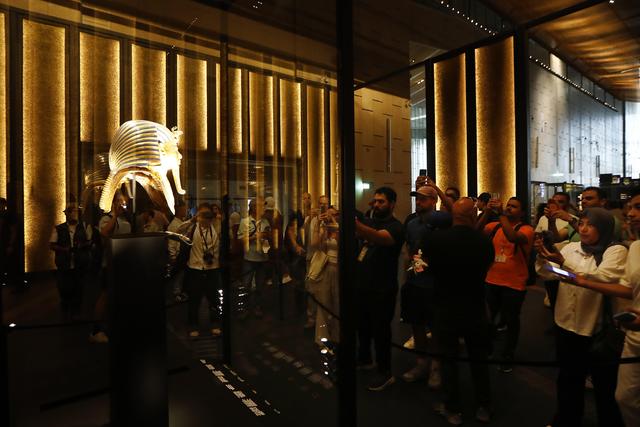 中东行记丨金字塔下，崛起一座新博物馆