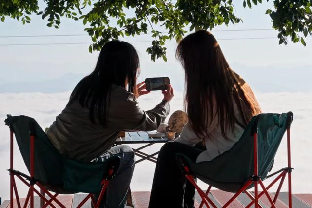 遇见临沧 如回故乡 | 这里的一叶茶、一朵云，让他们从“看一眼”到“留下来”