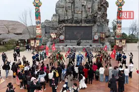 穿越回三国烽火现场！三峡千古情再现荆楚风云图片