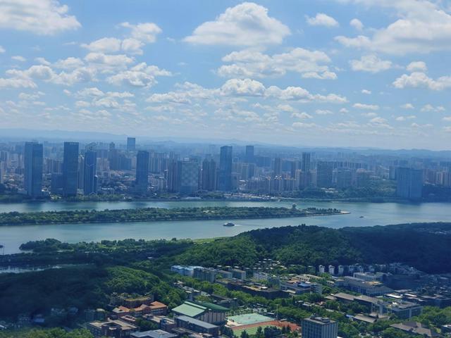 你有一份岳麓山登高攻略请查收！“长沙之眼”瞰全景，索道穿林赏星城