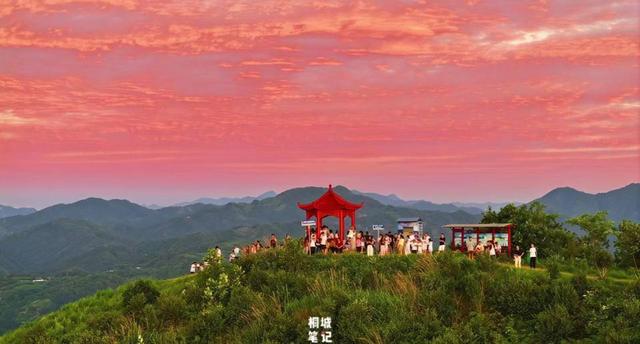 壹点号·热评｜逆向旅游，在“边缘城市”寻找最真实的烟火