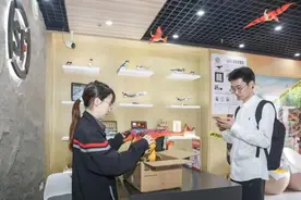 揽收点开进机场、车站、景区，顺丰开启“旅+邮”新体验图片