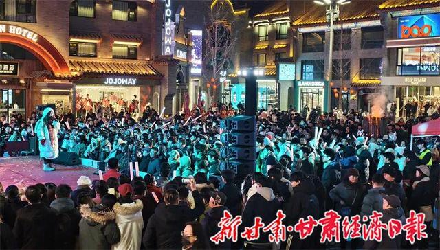 兰州老街新年灯展亮灯迎客