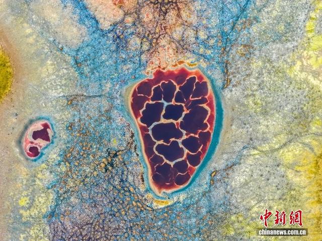 内蒙古阿拉善：“地球心脏”乌兰湖壮美迷人
