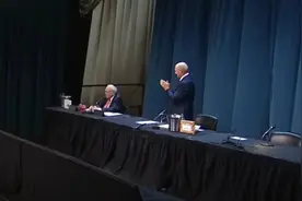 太突然！94岁的巴菲特宣布“退休”，钦点接班人是他图片