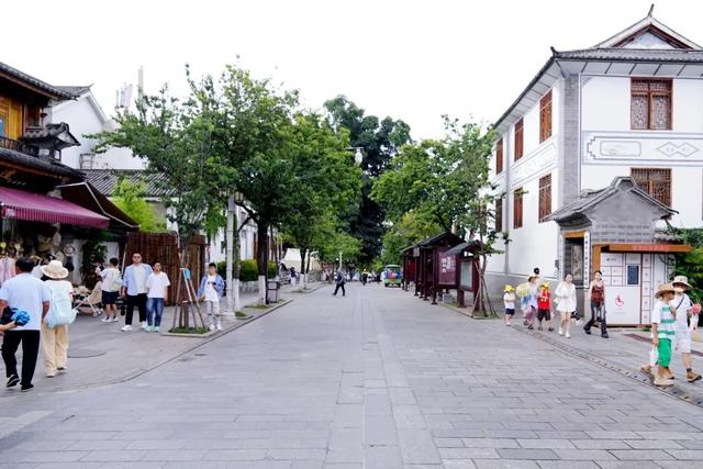 生活｜整治后的大理古城博爱路→