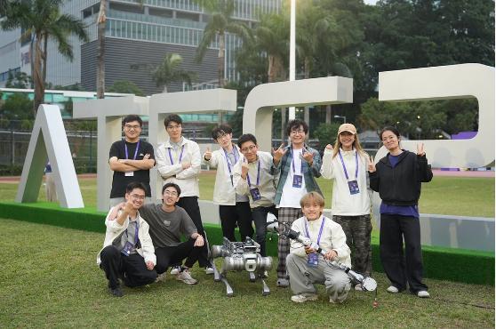 机器人集体到香港户外极限挑战，狗比人强