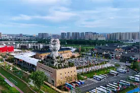三峡千古情新增来电环节，“开封王婆”坐阵相亲茶馆图片