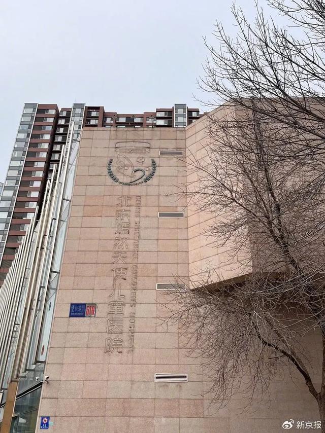 销售远超预期，李亚鹏带货品牌宣布暂停直播；王菲被曝十年间向嫣然医院“匿名捐赠”3268万元，陈光标喊话称将全力驰援	，嫣然基金最新发声