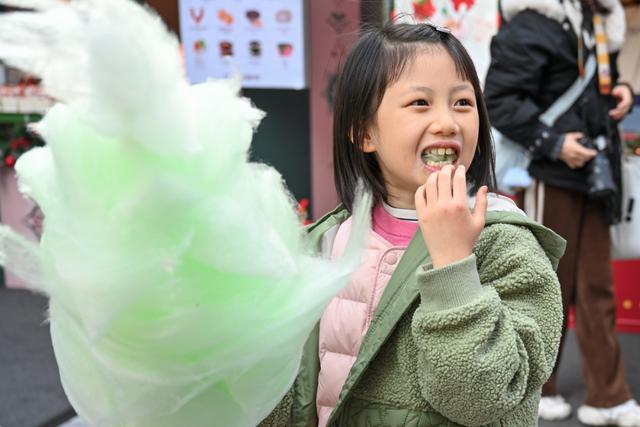 魔都眼｜冬日浪漫③：在市集中选一顶保暖帽子