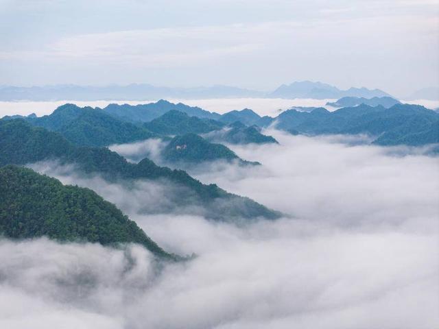 保康：云海漫山巅 泼墨绘仙卷