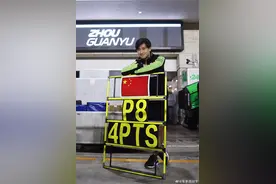 苦等8个月终获赛季首分！ “最佳车手”周冠宇为未来打基础图片