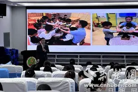 襄阳市晨光小学开展教师教育公益讲座图片