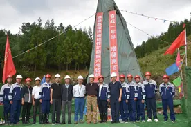 原地质矿产部部长宋瑞祥莅临赫章猪拱塘铅锌矿调研指导工作图片