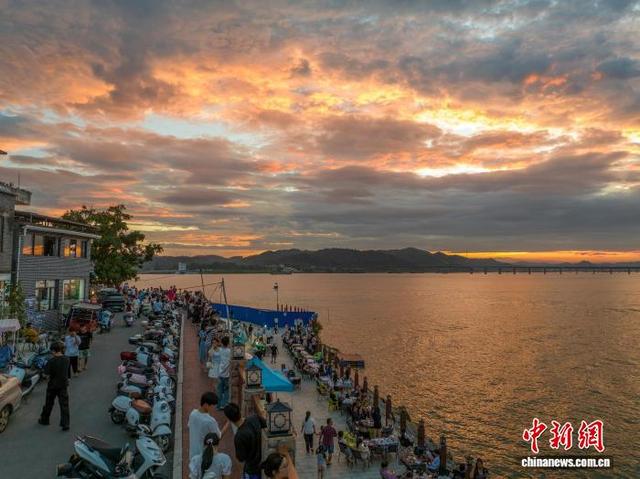 广西梧州：岛上风光旖旎引客来