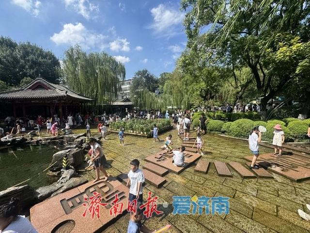 一年四季 泉在济南丨高温天里的清凉乐土：五龙潭清泉边童趣飞扬