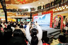 青春洋溢活力四射！烟台大悦城“梦想飞YOUNG”跨年盛典上演图片
