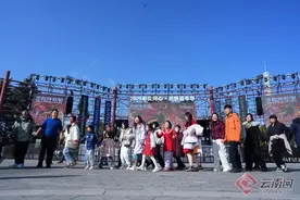 文化中国行｜云南民族村里“蹦出”新年好光景图片