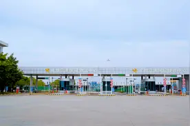 跨境通关再提速！“一单两报”改革监管试点在成都空港国际快件中心启动图片