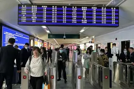 上海站东北出站口启用，与地铁3号线和4号线换乘“免安检”图片