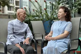 老兵女儿找到63年前父亲的救命恩人，是他“违规”发电报唤来援兵图片