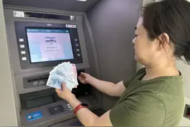 沈阳部分ATM机能取10元纸币了！图片