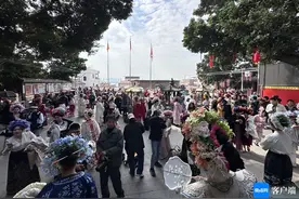 南国智库·观察 | “簪花围”火出圈 海南黎族苗族服饰可否也火一把？图片