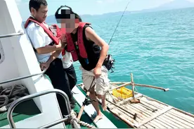 男子乘木筏钓鱼漂到海上被困，盐田海事局18分钟成功救援图片