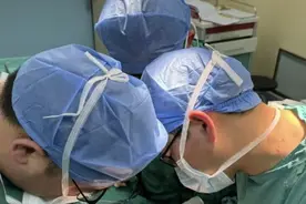 家长崩溃：养了15年的女儿变儿子！17年后又出事了图片