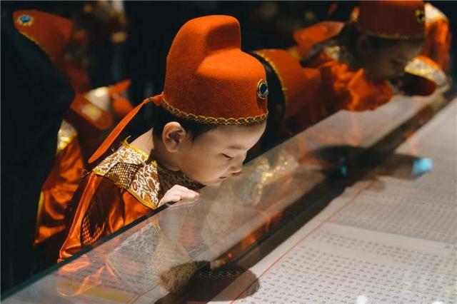 换“铜钱”赶集寻趣，来状元之乡枫泾折桂沾福！凭乐高门票还能免费游古镇，家庭出游可省百元｜新春闹灯会·古镇过大年②