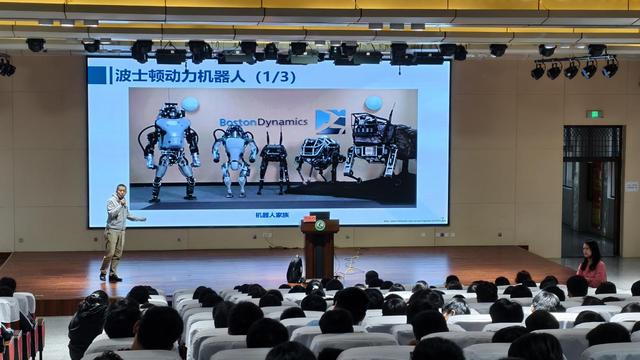 关注首个全国科普月丨高阶前沿科普河南行 点燃青少年科学梦