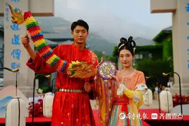 七夕来崂山巨峰观看中式婚礼实景秀，现场还设置一日限定领证点图片