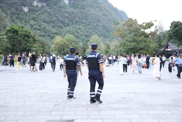 荔波最美的“风景”！假期狂欢，他们在背后默默守护