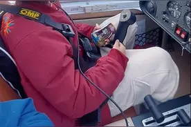 安徽男子开小飞机带女儿回家过年：比开车快2小时，女儿还在空中睡了一觉图片