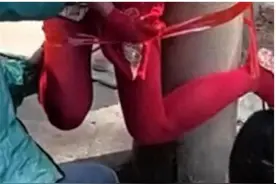 新娘被绑在电线杆上，事先征得同意也不合适图片