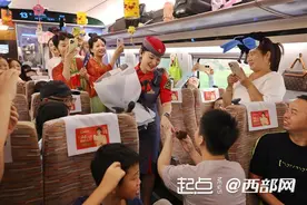 网络中国节·七夕丨七夕遇上520，高铁上演浪漫时刻图片