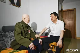 周海兵走访慰问老干部、老党员和功勋荣誉表彰奖励获得者图片