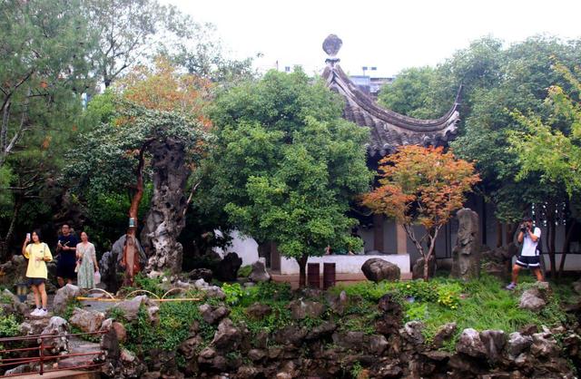 江苏苏州：古典园林怡园秋意浓