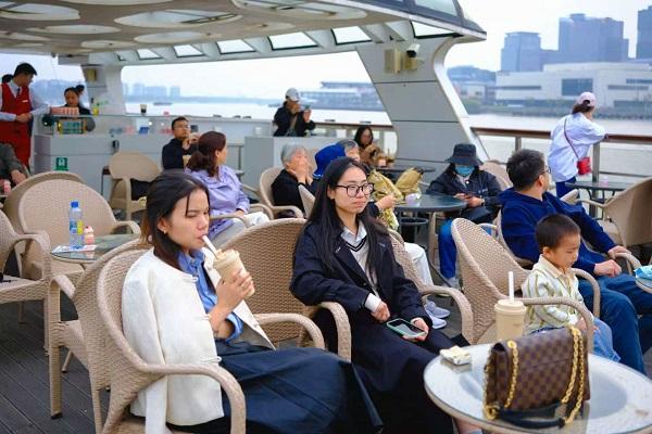 演唱会联动城市地标，上海文旅解锁“留客”新玩法