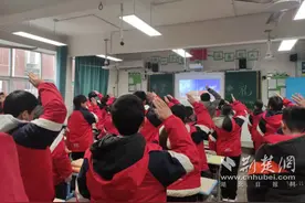 成就更好的你我 纱帽中学学子拥抱新学期图片