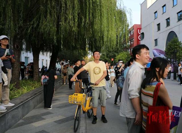 “丝路”商队穿越到国庆中秋长假