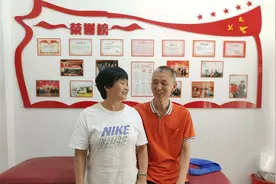 “我是你的眼”！特等伤残军人徐嘉庆和妻子36年风雨相守图片