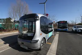 北京试点开通三大建筑周边自动驾驶接驳服务，目前可免费乘车图片