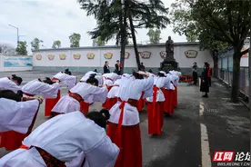 【每日一图@湖南】十八明志担大任，麻阳民族中学举行高考百日誓师大会图片