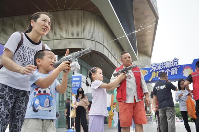 北京体彩“京彩潮玩”系列活动第三站，射击派对点燃周末商圈