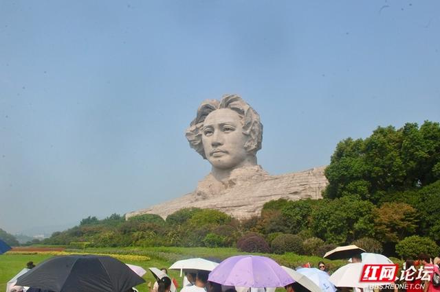 秋游时刻丨在橘子洲头，我用相机写了一封秋日情书