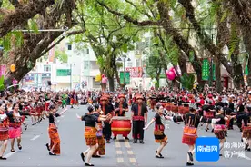 组图 | 人山人海！海南五指山“三月三”主会场大巡游‌欢乐爆棚图片