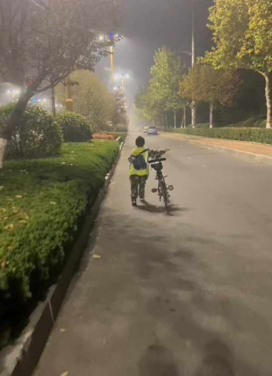 父亲辞职给多动症儿子办休学，从湖南徒步1千公里到山东：他发现自己原来也能这么厉害